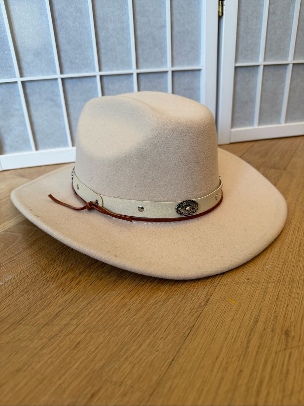 Amazon Women's Cream Felt Western Hat with Decorative Band
